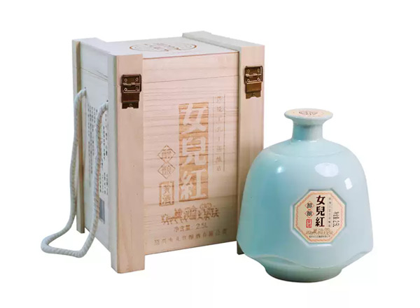 楚雄回收绍兴女儿红黄酒醇酿花雕酒木质礼盒2.5L坛装黄酒行情价格